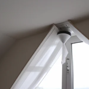 comment fixer une tringle a rideaux au plafond sans percage